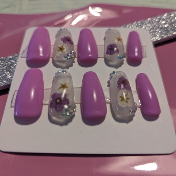 PURPLE BLING FLOWERS LUX NAIL MEDIUM COFFIN SET SIZE MEDIUM - Picture 4 of 4
